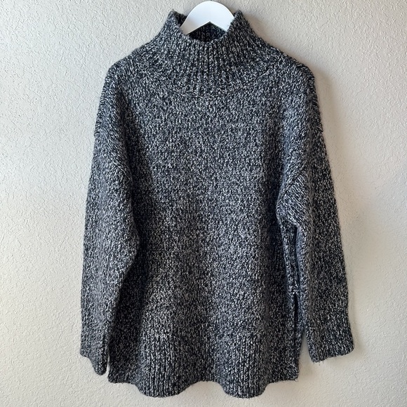 Ann Taylor Chunky Knit Oversized Turtleneck Sweater Size Medium - Picture 1 of 12